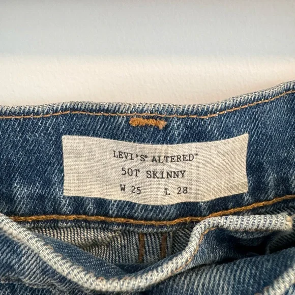 Levi’s 501 Jeans - Picture 2 of 5